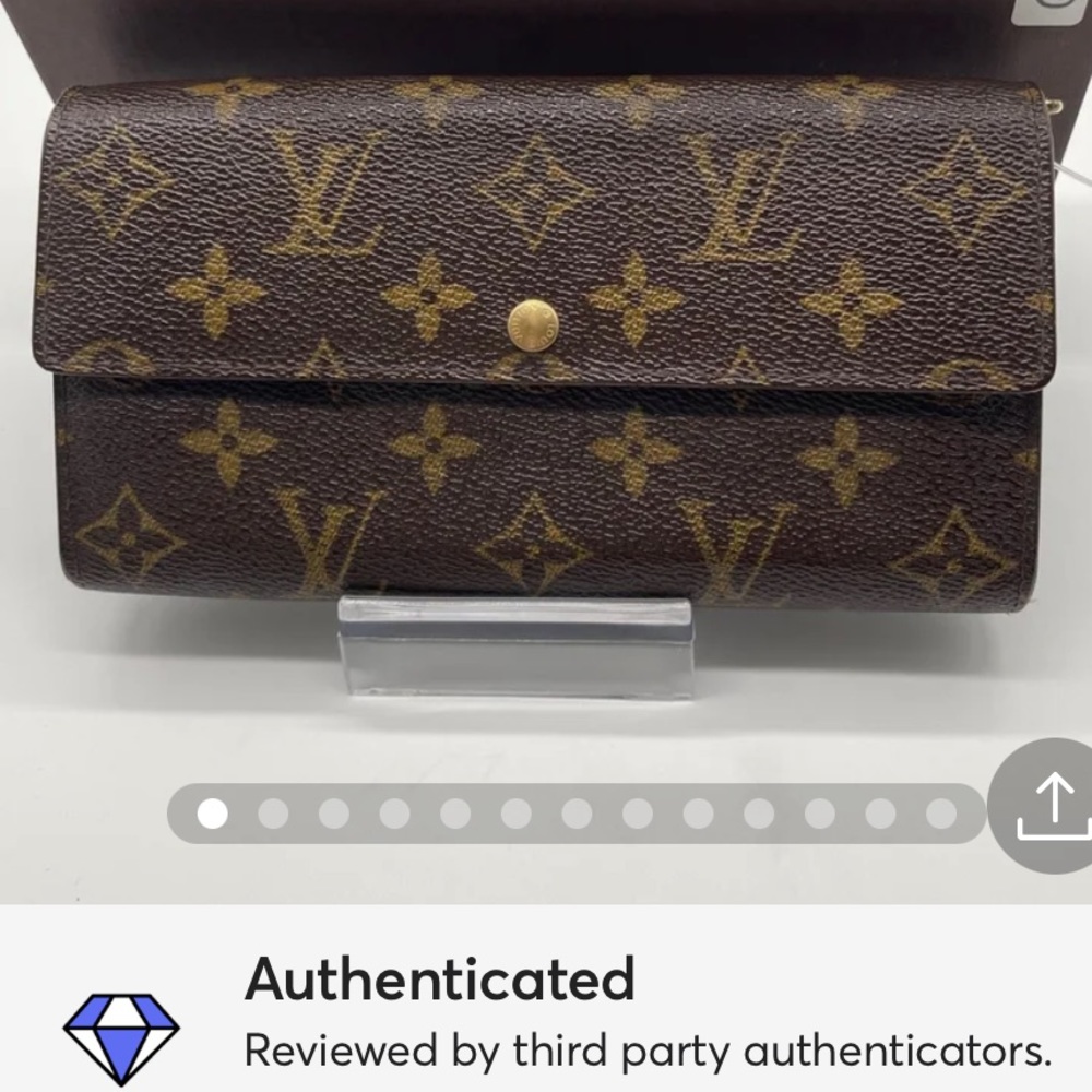 Louis Vuitton monogram Sarah Wallet - Picture 1 of 11